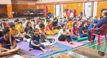 आर्ट ऑफ़ लिविंग की अनूठी लयबद्ध साँस प्रक्रिया – सुदर्शन क्रिया का अनुभव दिल्ली पब्लिक स्कूल के छात्रों ने किया